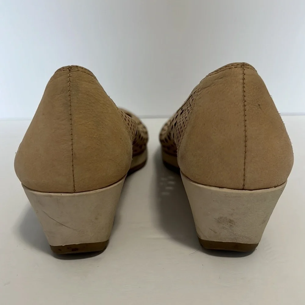 Naturalizer Brelynn N5 Comfort Tan Slip on Wedge shoe size 6.5M - Picture 5 of 11